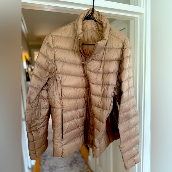 Jackets & Blazers - Large women's beige puffer coat